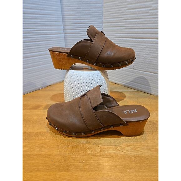 MIA Women’s Daisy Brown Platform Clogs Size 10M Low Heel Slip-On Dress Shoes - Picture 1 of 9